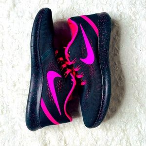 Mens (breast cancer) Theme Nike shoes; Size 10US